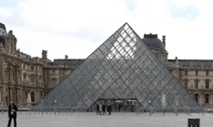 Bảo tàng Louvre mất lượng trang sức hơn 100 triệu USD Bảo tàng Louvre mất lượng trang sức hơn 100 triệu USD