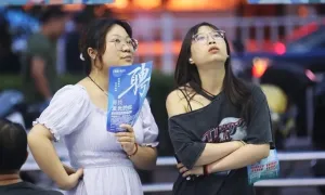 Những người trẻ Trung Quốc 'ăn hai bữa một ngày với 1 USD'